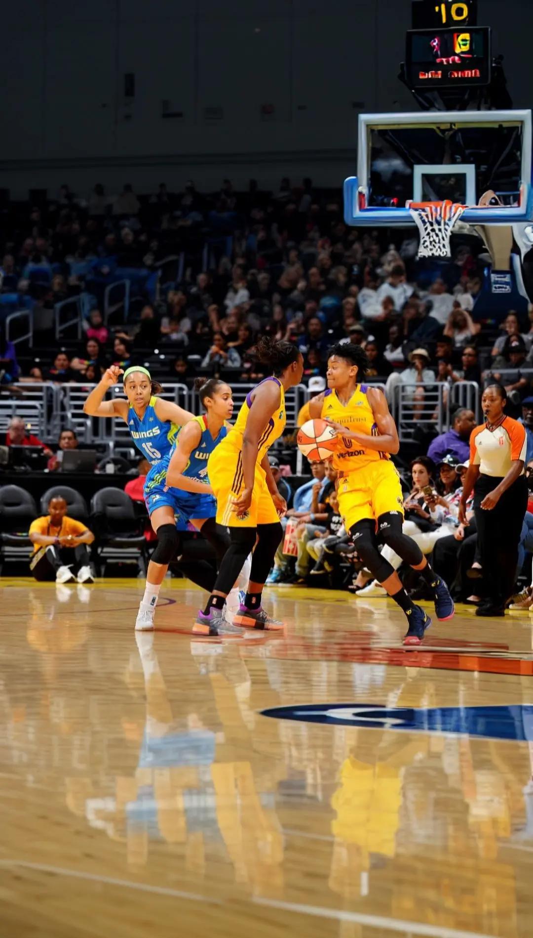 包含精彩赛事频发,对抗擦出耀眼火花的词条 包含精彩赛事频发,对抗擦出耀眼火花的词条