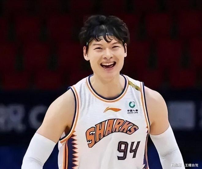 76人横扫四川队,王哲林高光表现 76人横扫四川队,王哲林高光表现