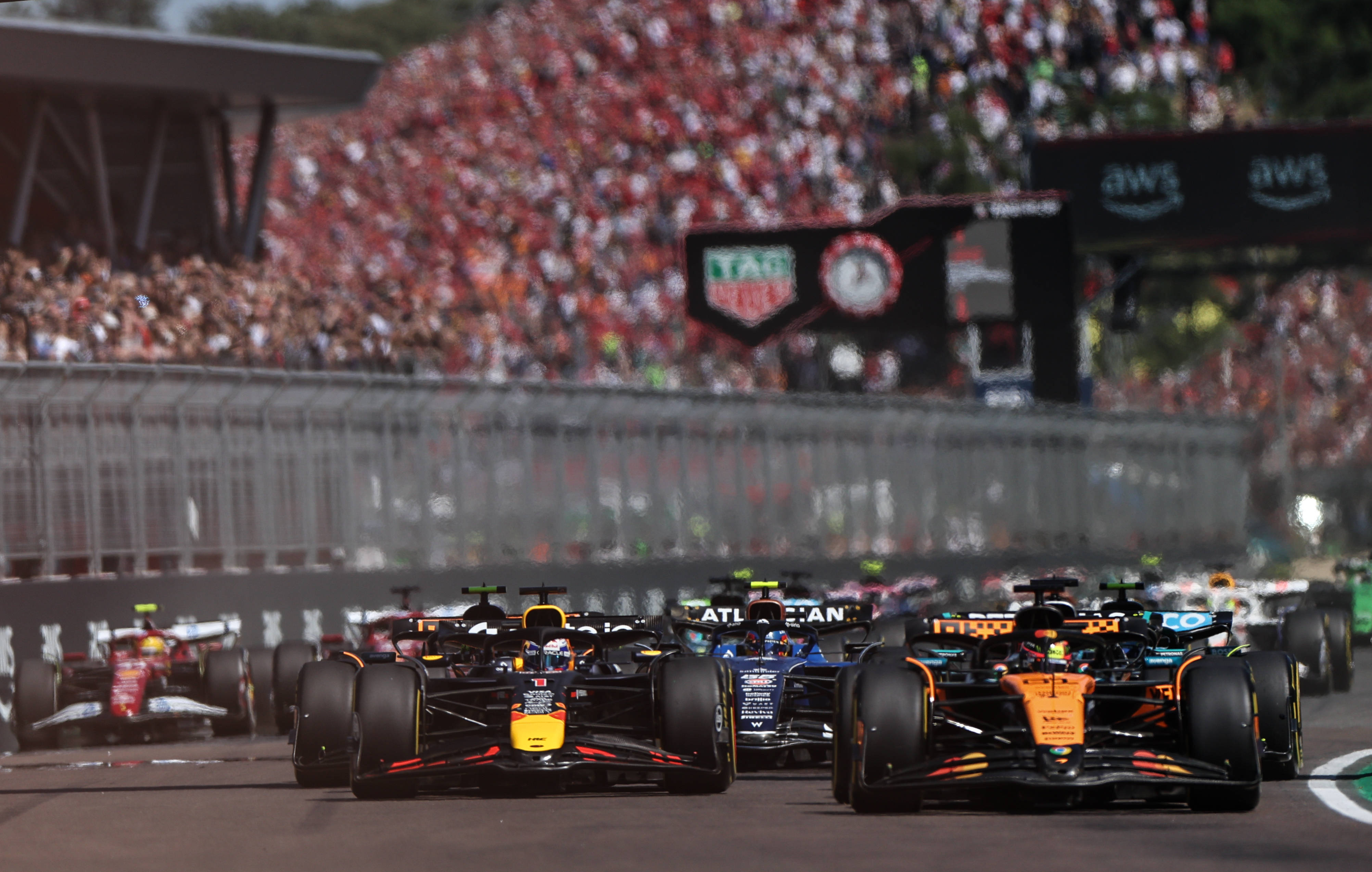 雷诺车队翻盘红牛二队,皮亚斯特里带队取胜 雷诺车队翻盘红牛二队,皮亚斯特里带队取胜