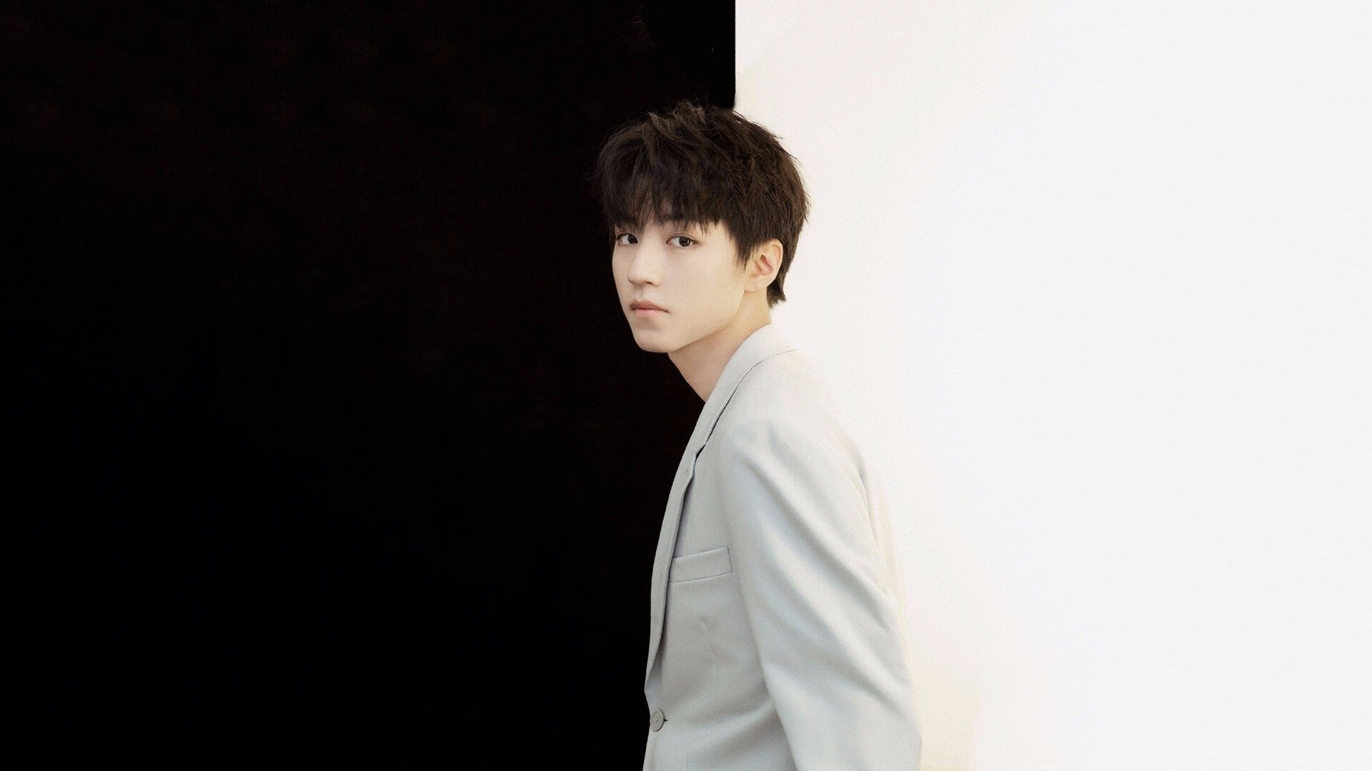 巨星舞台，当福克斯单骑破阵，雄鹿铁血军团悄然进击